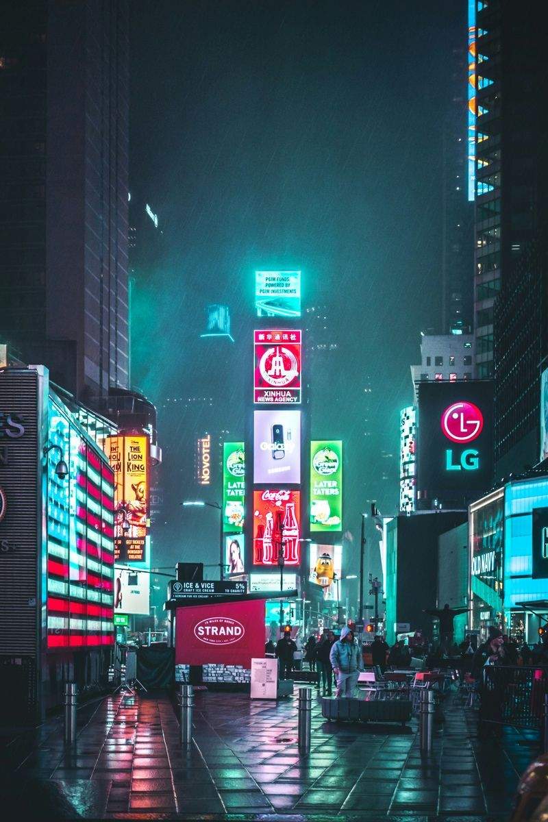屋外広告・交通広告企画